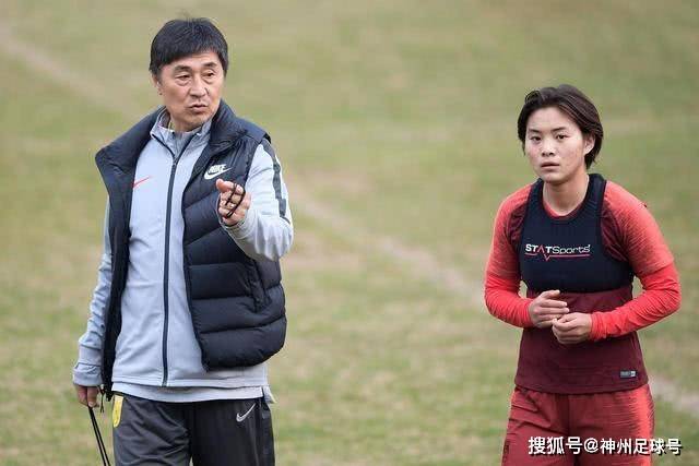 菲律宾在中业岛的艰难处境与控制现状