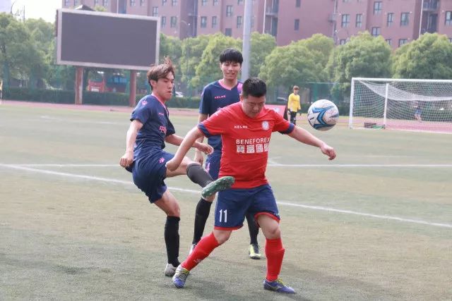 8000万签约显成效，拉莫斯独造三球助米兰4-2胜曼联